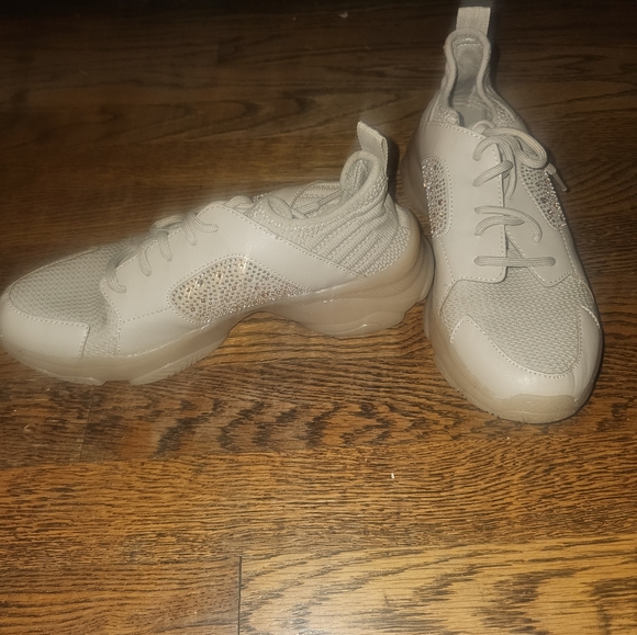 Tan madden nyc sneakers size 8 - Picture 2 of 3